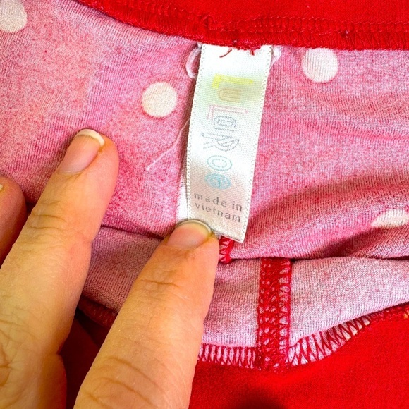 ⭐️LULAROE Soft Red and Orange Polka Dot Leggings - Picture 4 of 4